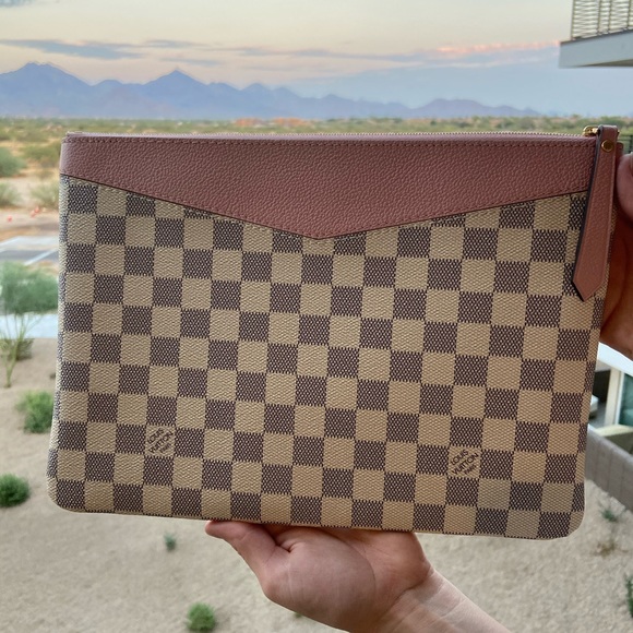 Louis Vuitton Daily Pouch: UNAVAILABLE! - Picture 4 of 12